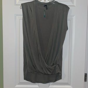 NWT Maurices flowy cross tank